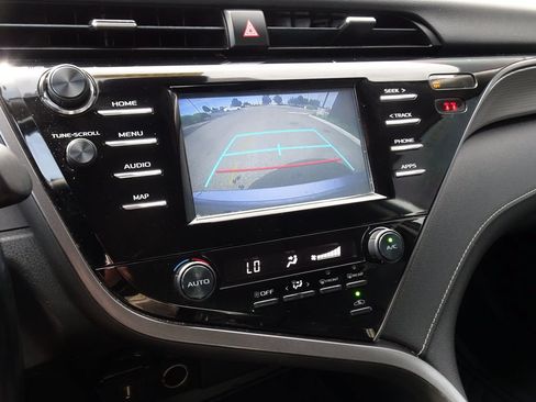 Used 2019 Toyota Camry SE FWD image 17