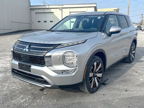 New 2026 Mitsubishi Outlander AWD image 3