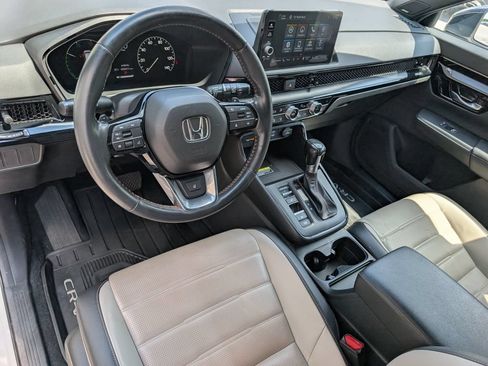 Used 2023 Honda CR-V Touring image 4