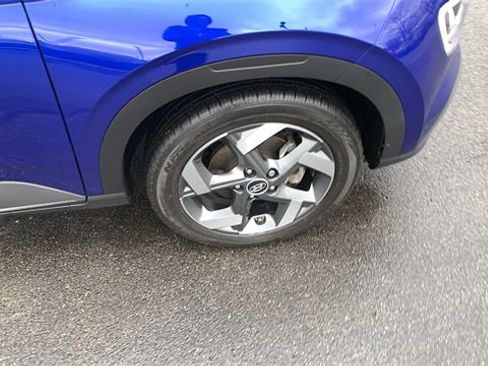 Used 2023 Hyundai Venue Limited image 28