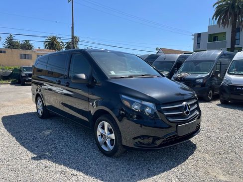 Used 2019 Mercedes-Benz Metris Passenger image 3