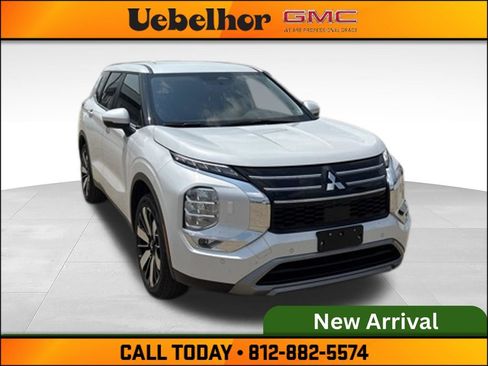 Used 2025 Mitsubishi Outlander SE AWD/4WD image 3