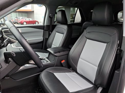 Certified 2023 Ford Explorer XLT w/ Equipment Group 202A AWD/4WD image 13