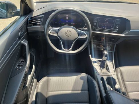 Used 2024 Volkswagen Jetta SE FWD image 10