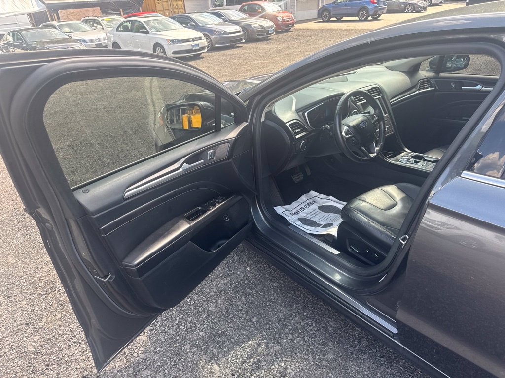 Used 2019 Ford Fusion Energi Titanium FWD image 27