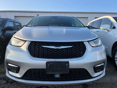 Used 2024 Chrysler Pacifica Touring-L