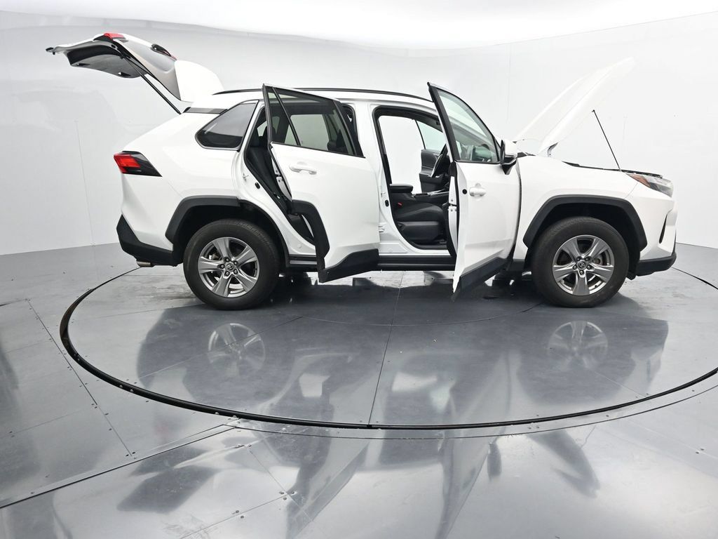 Used 2024 Toyota RAV4 XLE AWD/4WD image 27