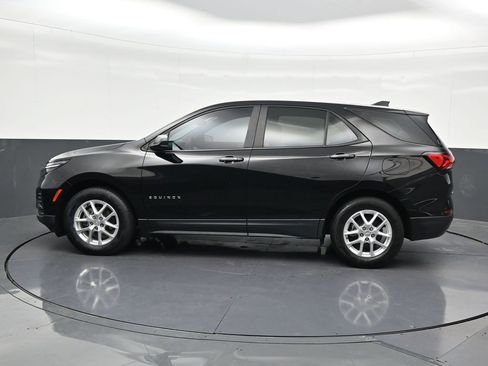 Used 2023 Chevrolet Equinox LS FWD image 2