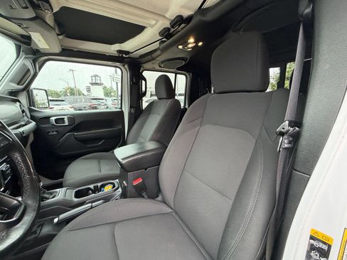 Used 2022 Jeep Gladiator Sport AWD/4WD image 11