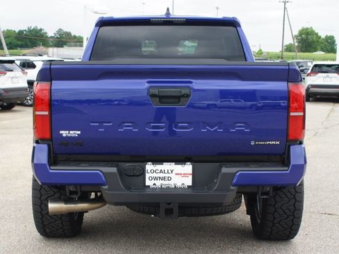 Used 2025 Toyota Tacoma TRD Off-Road AWD/4WD image 3