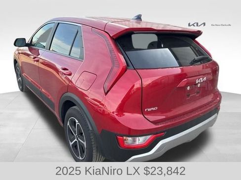 Used 2025 Kia Niro LX image 6