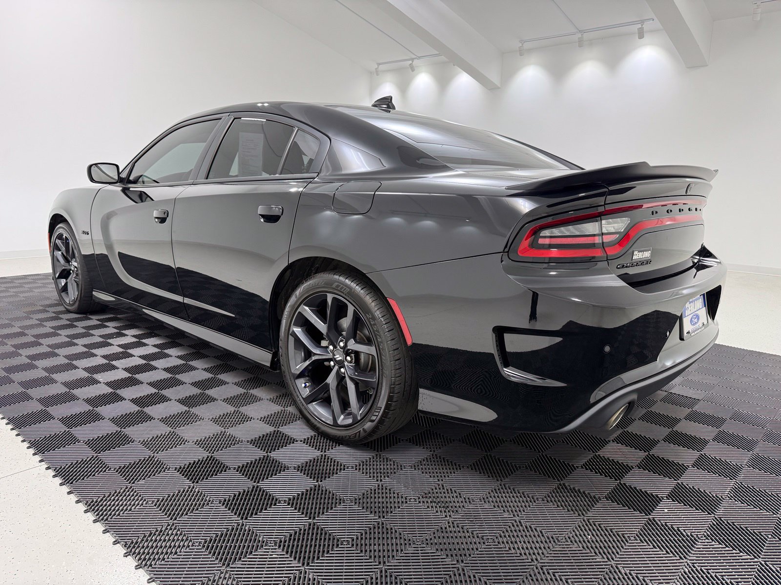 Used 2023 Dodge Charger R/T w/ Blacktop Package RWD image 5