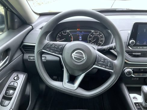Used 2022 Nissan Altima 2.5 SV FWD image 13
