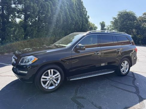 Used 2015 Mercedes-Benz GL 450 4MATIC image 2