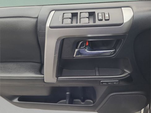 Used 2014 Toyota 4Runner Limited image 27
