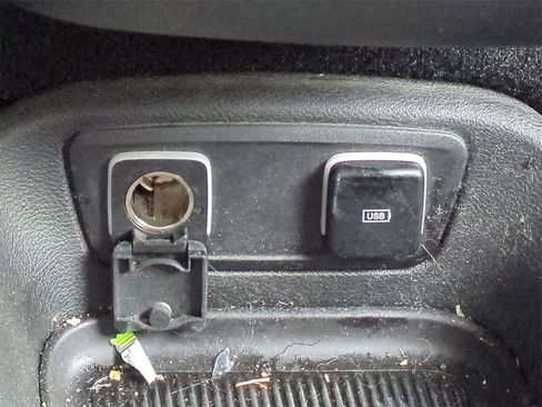 Used 2017 Chrysler Pacifica Limited image 31