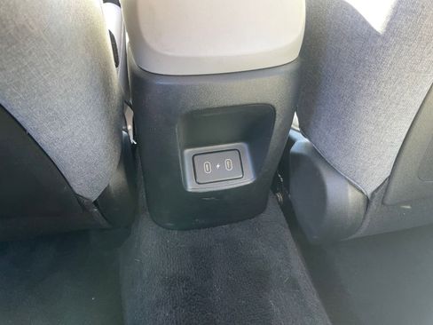 Used 2025 Hyundai Elantra Limited image 24