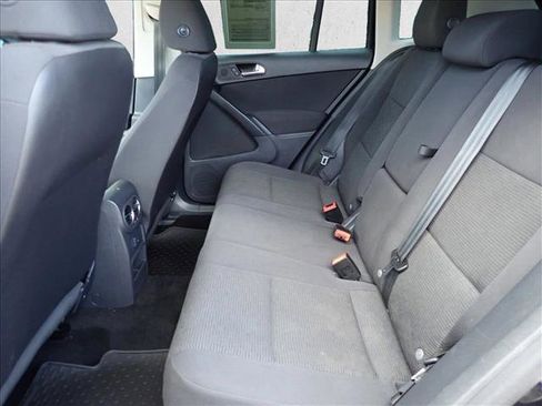 Used 2018 Volkswagen Tiguan Limited w/ Premium Package AWD/4WD image 9