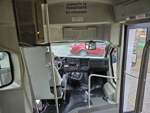 Used 2018 Chevrolet Express 4500 w/ Shuttle Bus Package RWD image 22