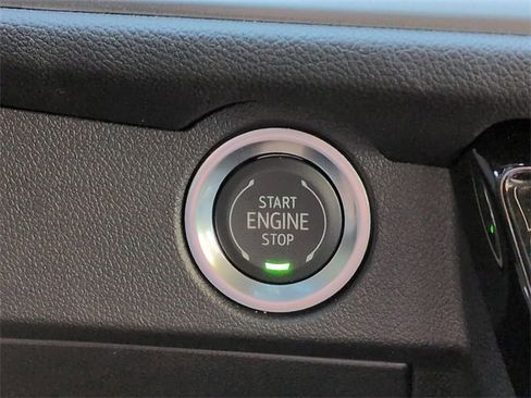 Used 2025 Chevrolet Traverse LT image 31