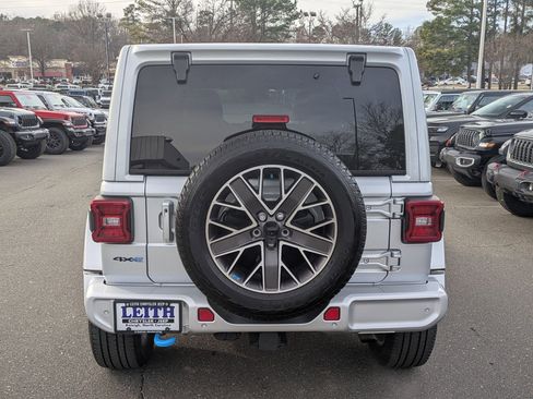 Used 2022 Jeep Wrangler Unlimited Sahara image 7