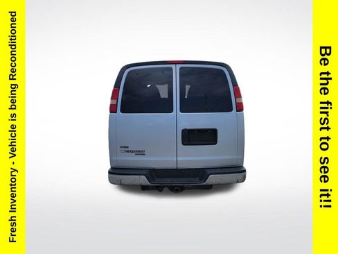 Used 2010 Chevrolet Express 2500 LT w/ LT Preferred Equipment Group RWD image 4