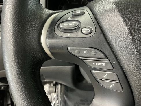 Used 2020 Nissan Pathfinder SV image 12