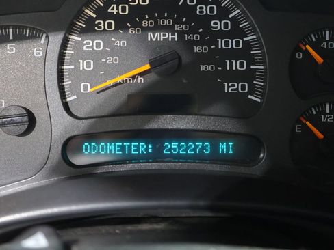 Used 2004 Chevrolet Avalanche 4x4 w/ Preferred Equipment Group image 33