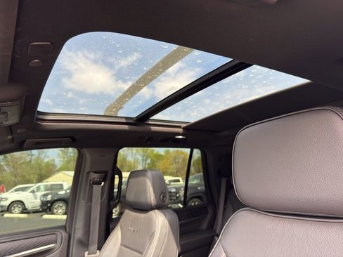 Used 2024 GMC Yukon Denali AWD/4WD image 15