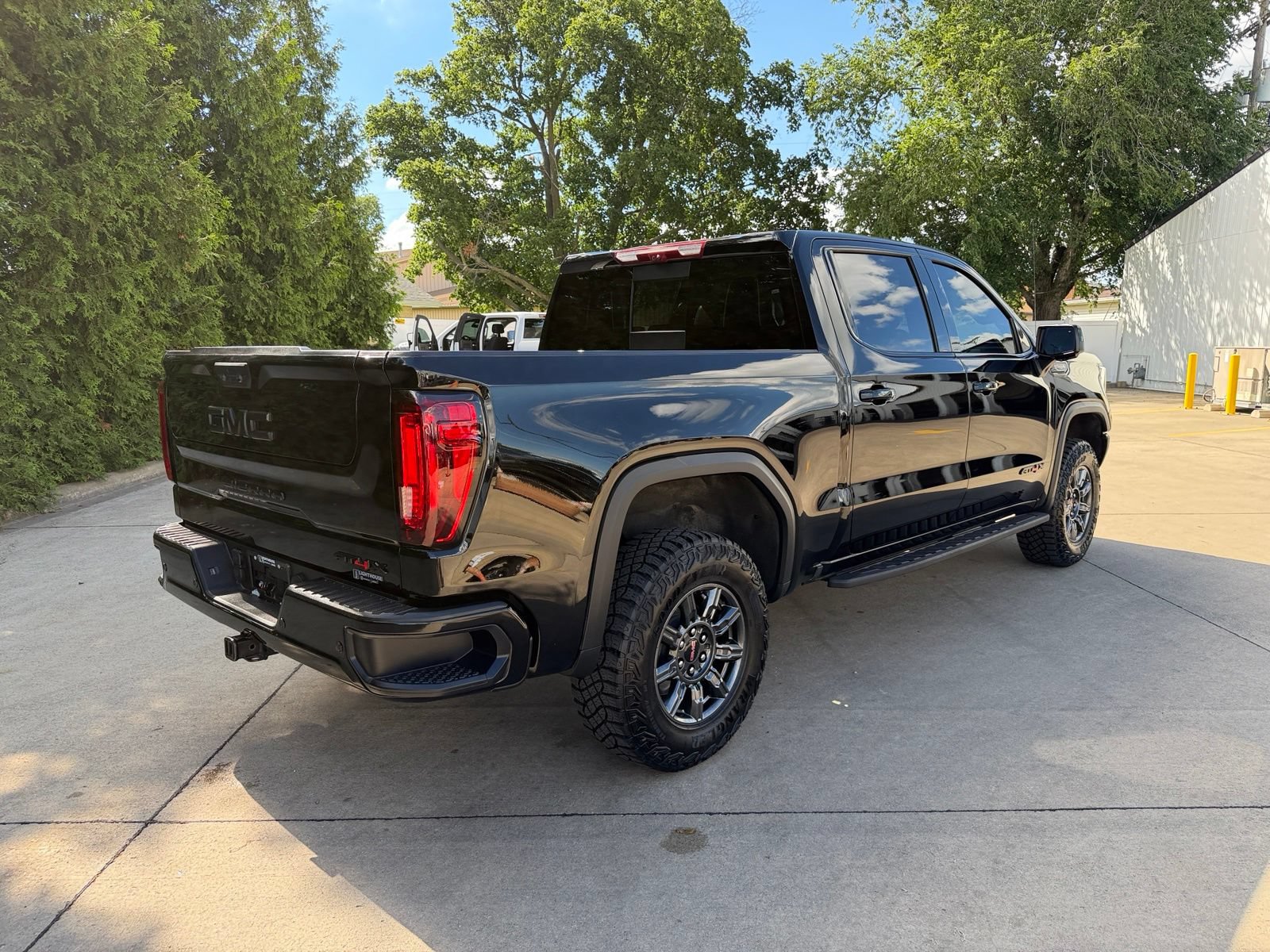 Used 2024 GMC Sierra 1500 AT4X AWD/4WD image 31