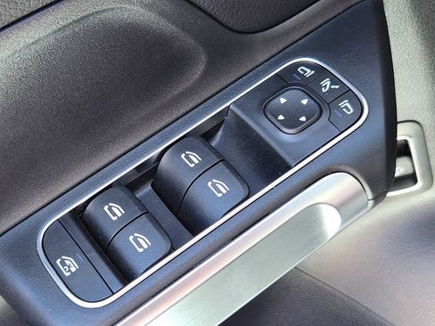 Used 2025 Mercedes-Benz GLB 250 4MATIC image 22