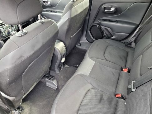 Used 2018 Jeep Renegade Altitude w/ UConnect 8.4 Nav Group image 9