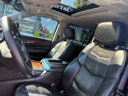 Used 2019 Cadillac Escalade ESV Luxury image 10