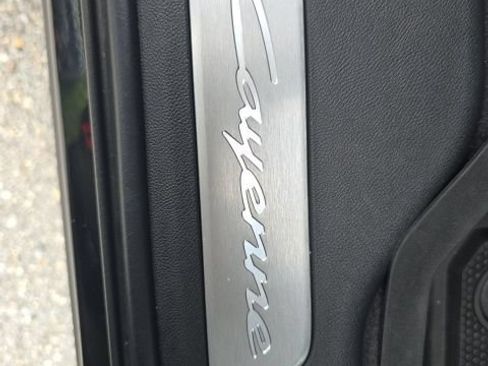 Used 2024 Porsche Cayenne AWD/4WD image 14