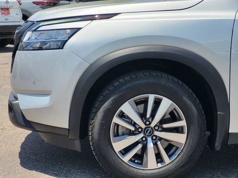 Certified 2022 Nissan Pathfinder SL w/ SL Black Package FWD image 6