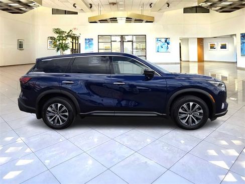 Certified 2025 INFINITI QX60 Pure image 8