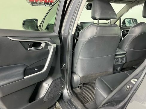 Used 2020 Toyota RAV4 XLE Premium image 25