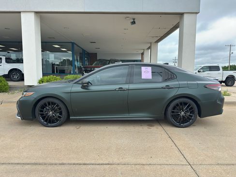 Used 2022 Toyota Camry XSE FWD image 4