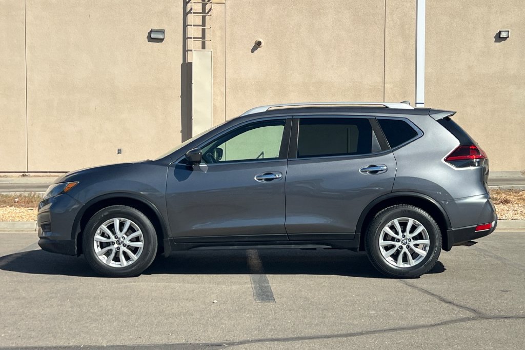 Used 2018 Nissan Rogue SV w/ Sun & Sound Touring Package FWD image 9