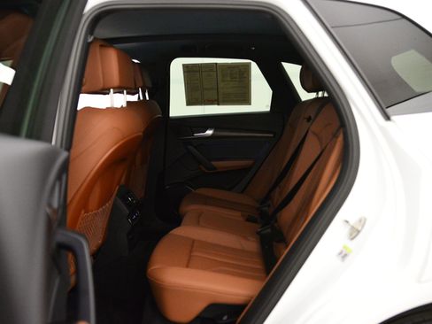 Certified 2025 Audi Q5 e Premium image 11