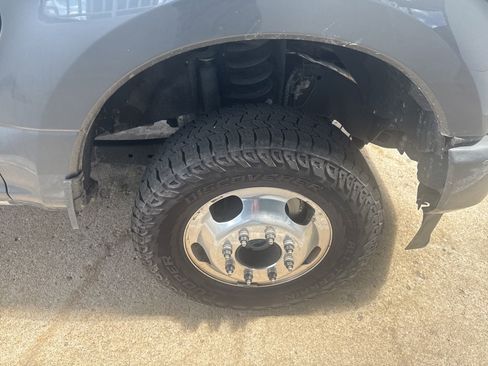 Used 2022 Ford F350 Platinum w/ FX4 Off-Road Package AWD/4WD image 8