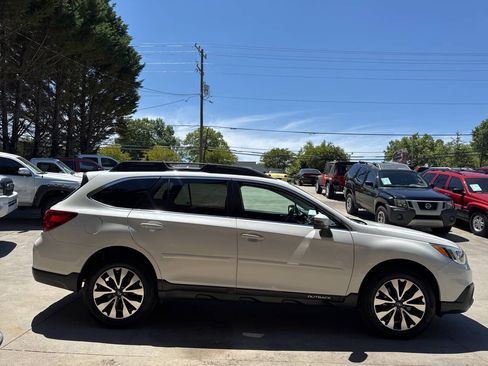 Used 2017 Subaru Outback 3.6R Limited AWD/4WD image 6