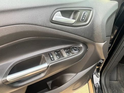 Used 2018 Ford Escape SE w/ SE Sync 3 Package AWD/4WD image 24