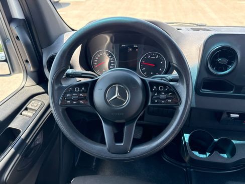 Used 2023 Mercedes-Benz Sprinter 3500 image 25