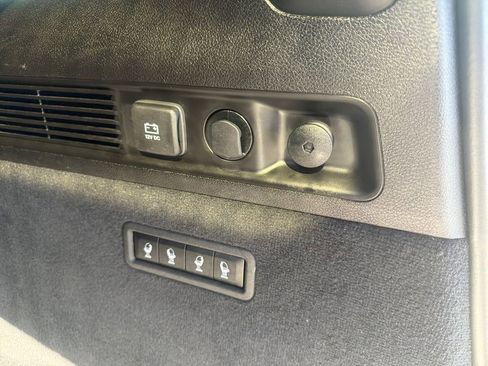 Used 2024 Jeep Grand Wagoneer Series III image 11