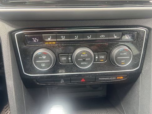 Used 2022 Volkswagen Atlas Cross Sport SEL R-Line image 32