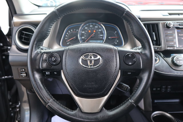 Used 2014 Toyota RAV4 Limited w/ Technology Package AWD/4WD image 20
