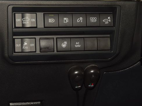 Used 2022 Toyota Tundra Capstone AWD/4WD image 34