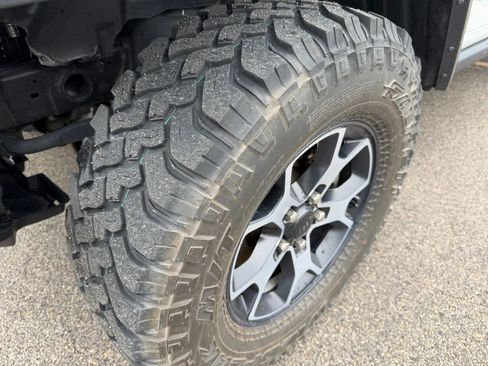 Used 2019 Jeep Wrangler Unlimited Rubicon w/ Dual Top Group AWD/4WD image 12