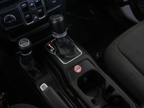 Used 2021 Jeep Wrangler Unlimited Sport image 33